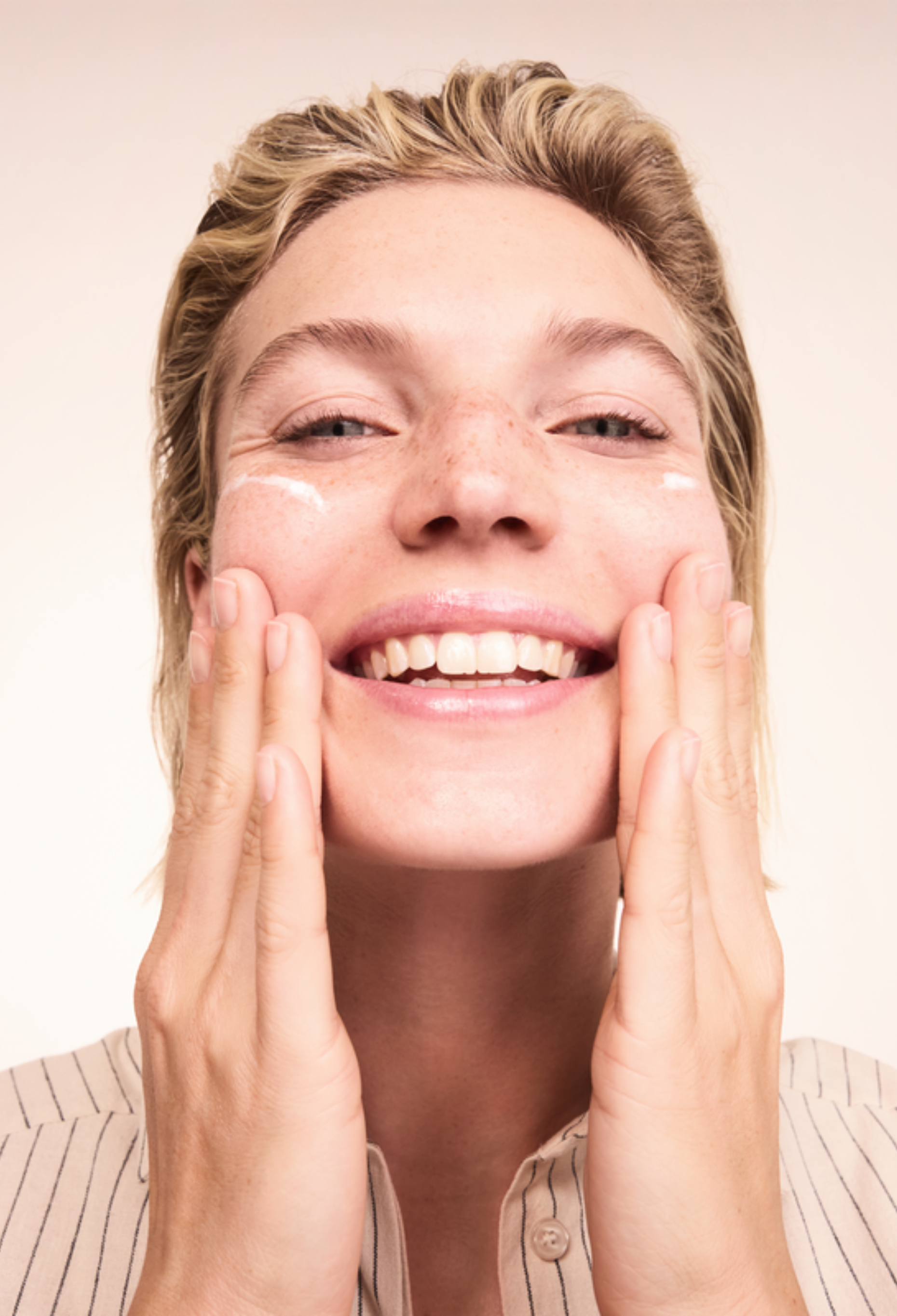 lavera basis sensitive Cleansing Foam during application