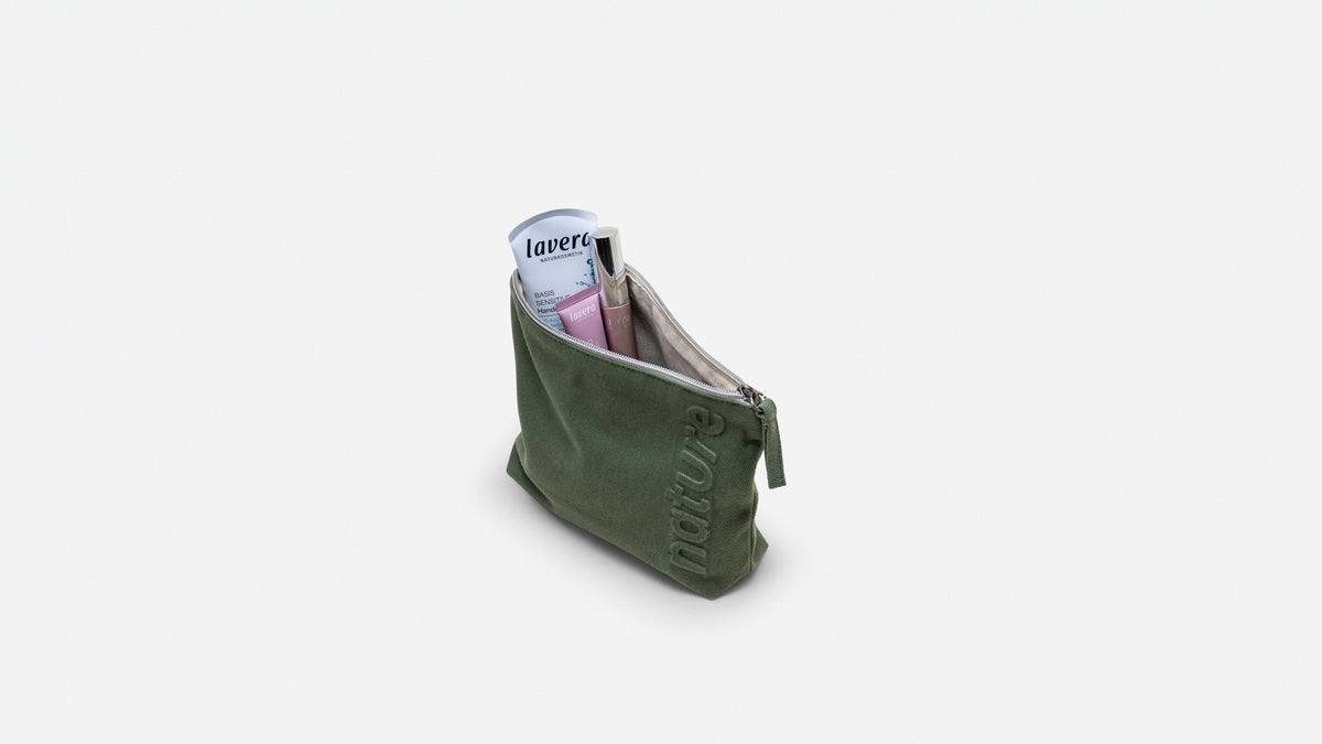 Signatures Kosmetiktasche grün mit Produkten