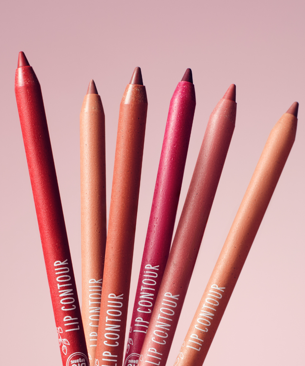 lavera Lip Contour -Mauve Brown 04- during application