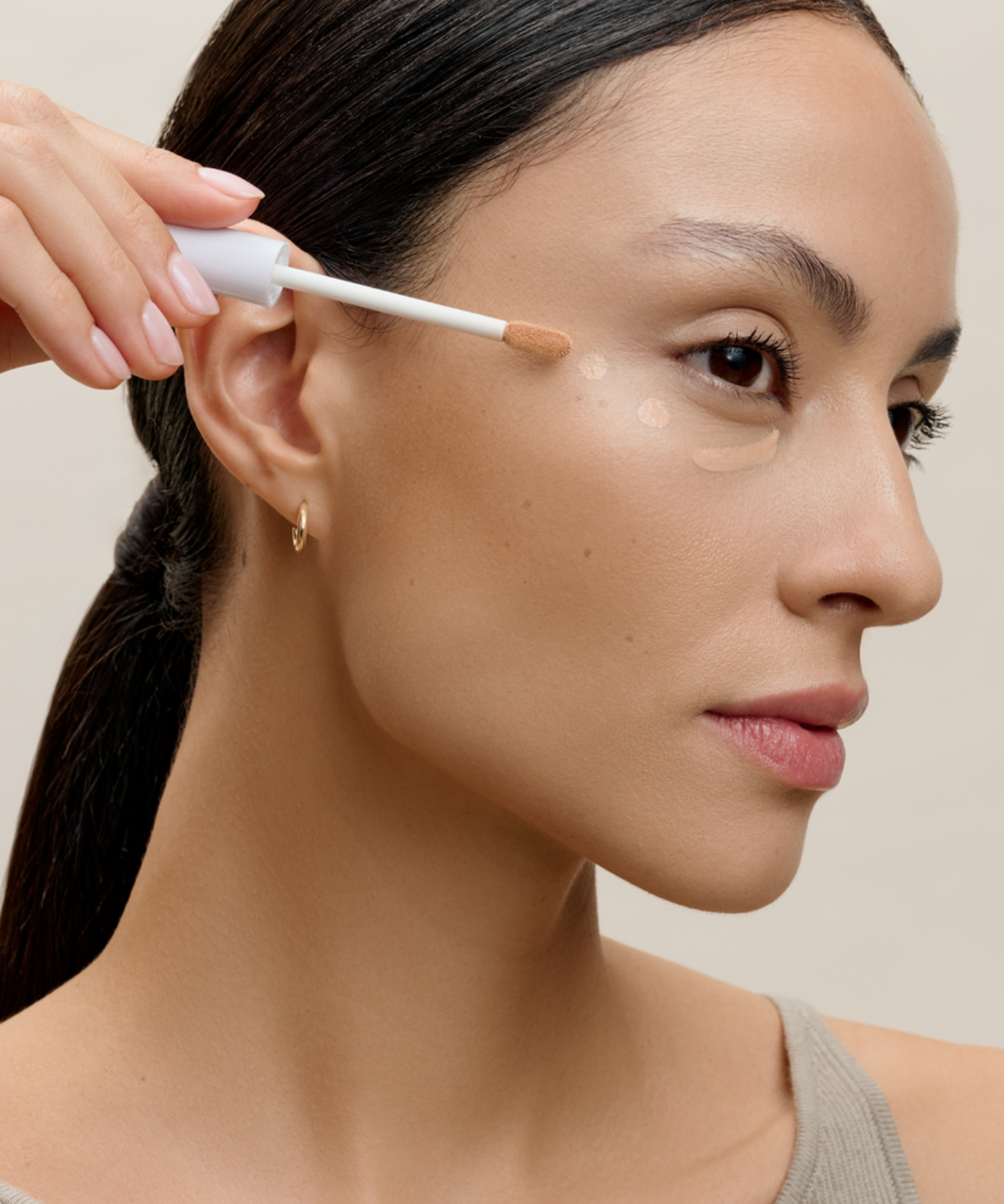 lavera Radiant Skin Concealer -Medium Sand 05- during application