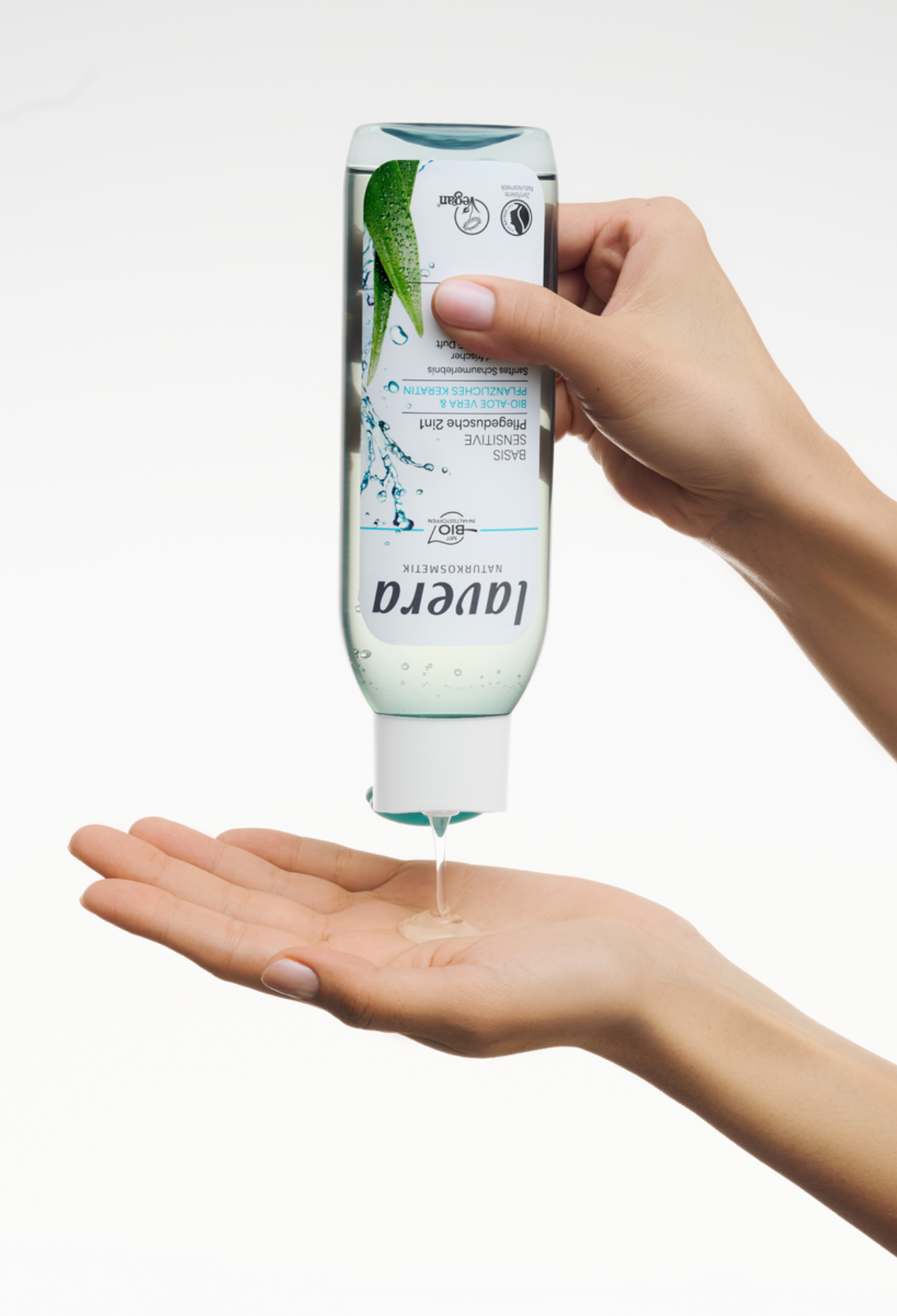 lavera Pflegedusche basis sensitive 2in1 during application