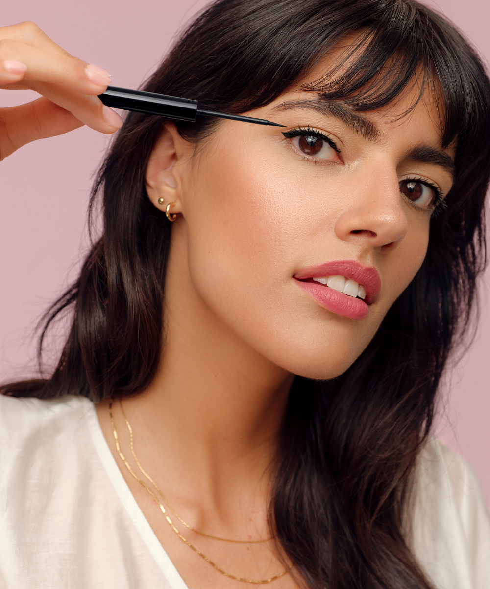 lavera Liquid Eyeliner -Black 01- during application