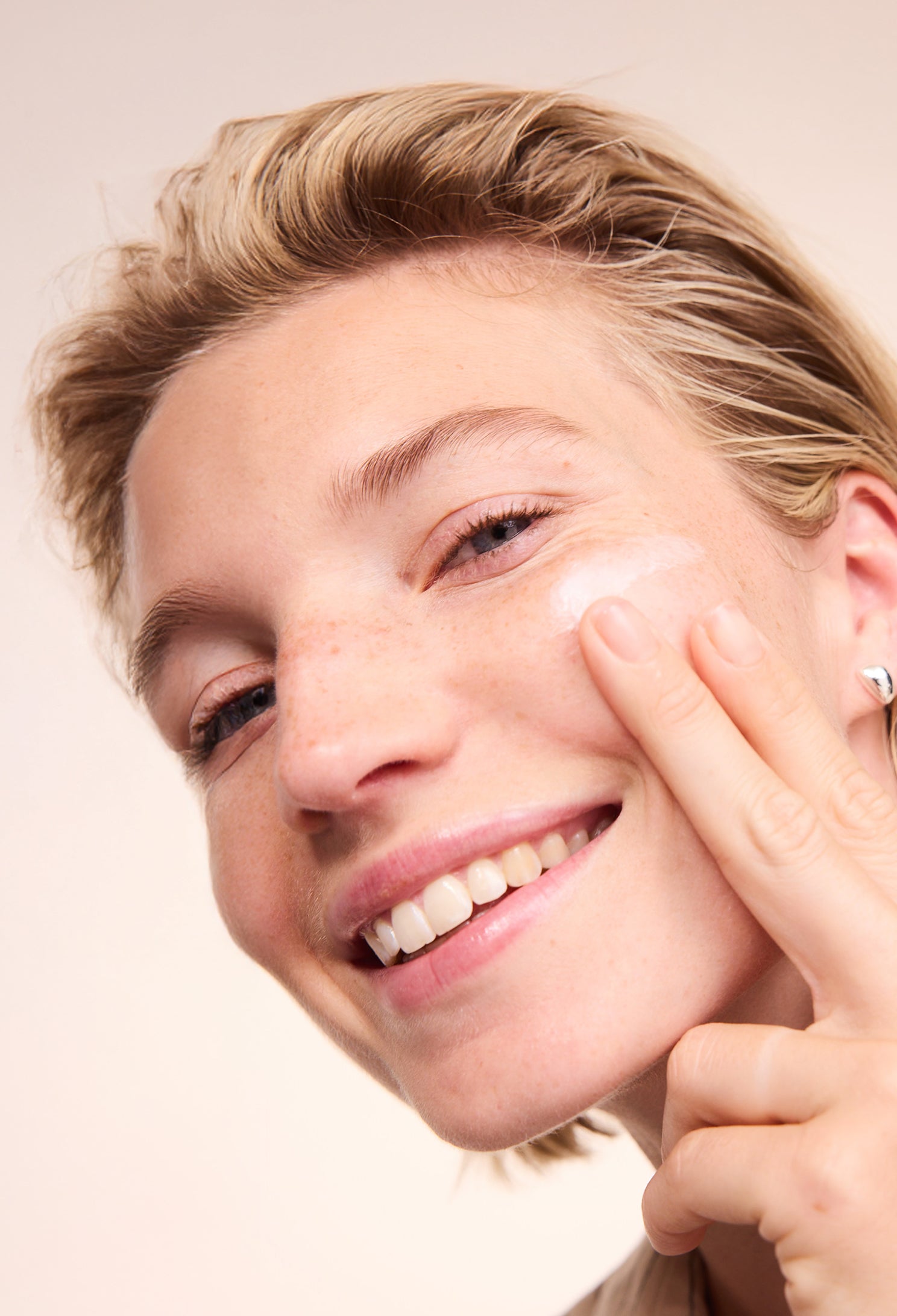 lavera basis sensitive Moisturising Cream Nourishing during application