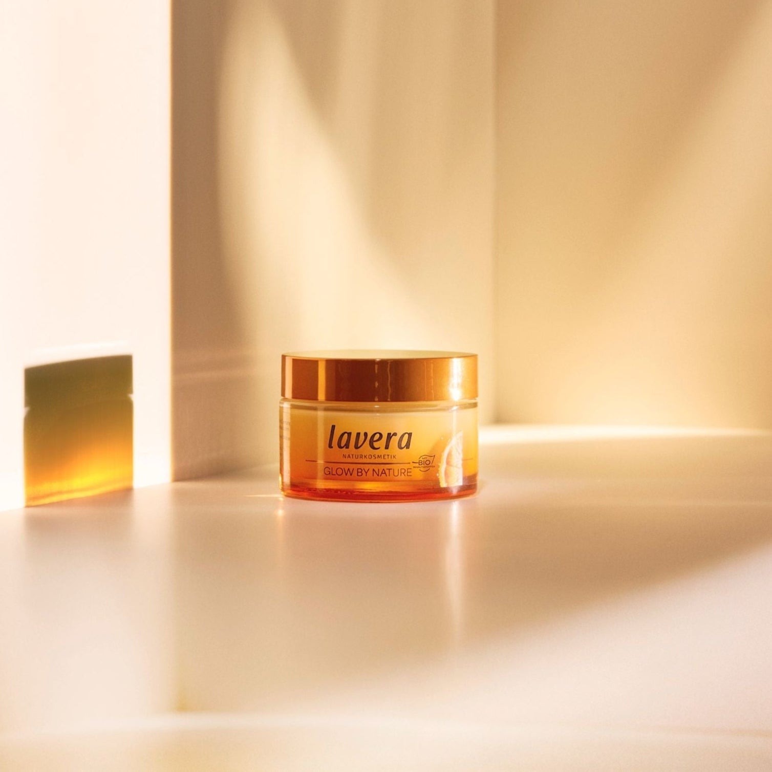 Product presentation Glow by Nature 3-in-1 Cream