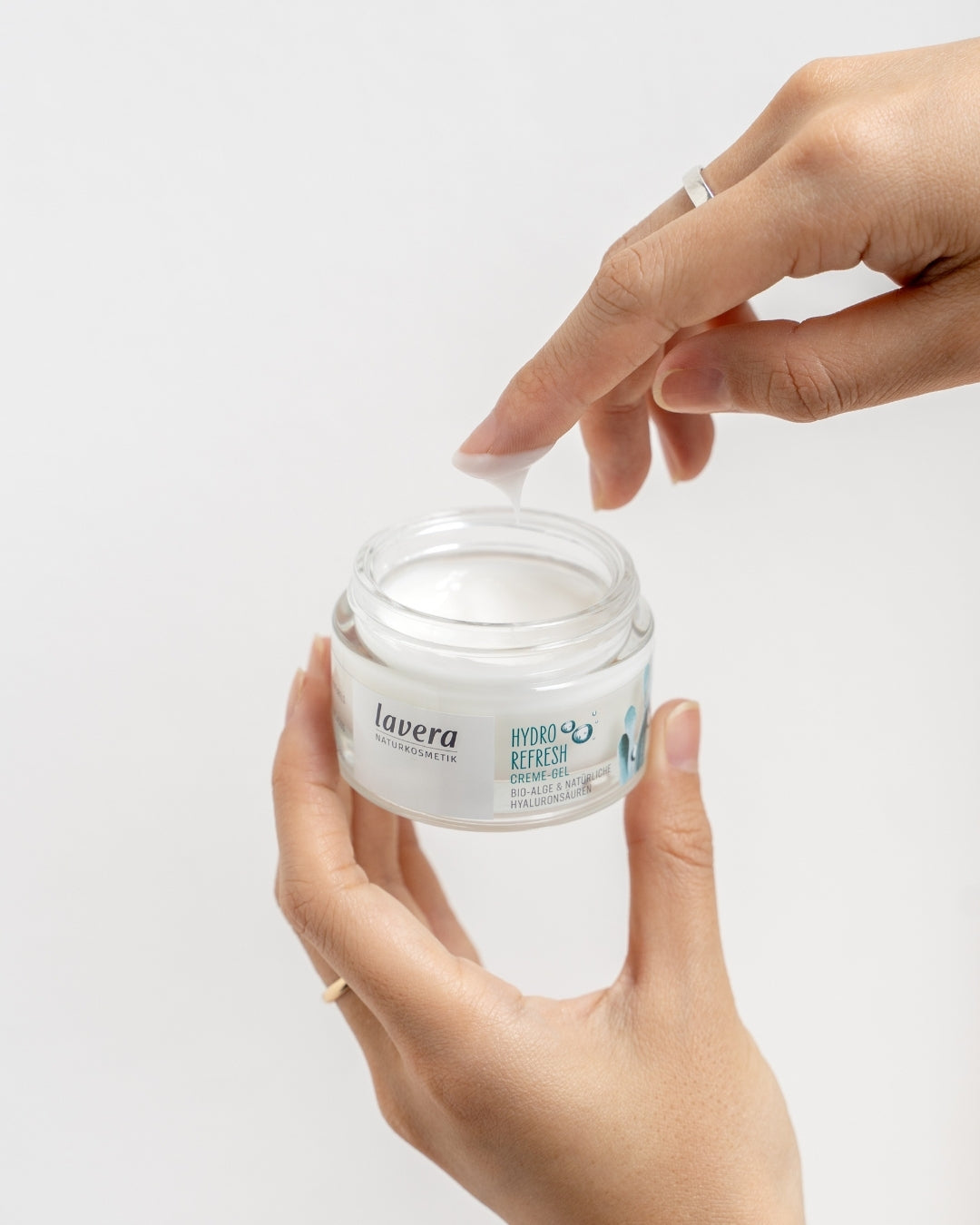 Hydro Refresh cream gel in use
