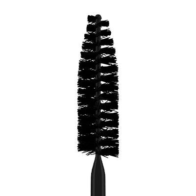Schwarze Intense Volumizing Mascarabürste auf weißem Hintergrund