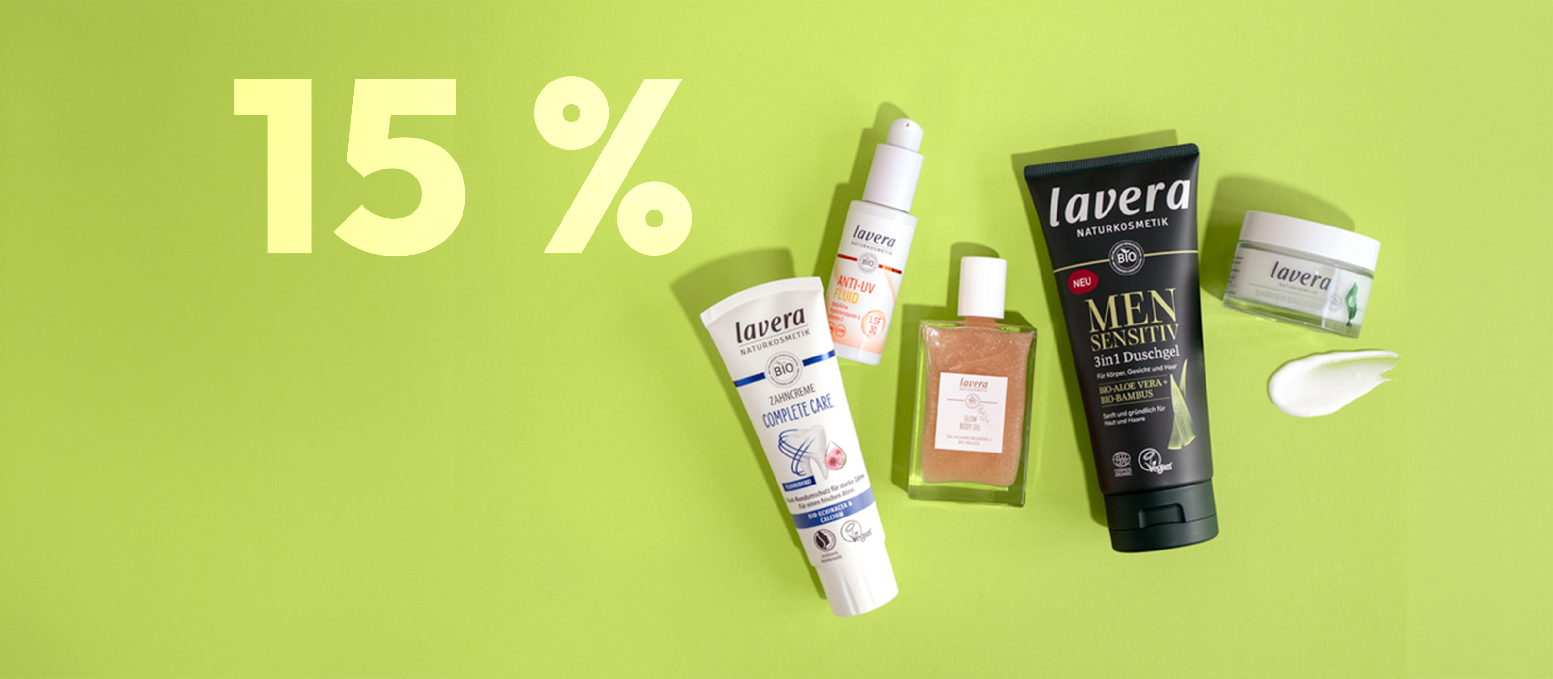 Range unterschiedlicher lavera Produkte vor grünem Hintergrund