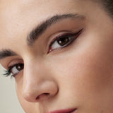 lavera Liquid Elements Eyeliner -Fire Red 01- during application