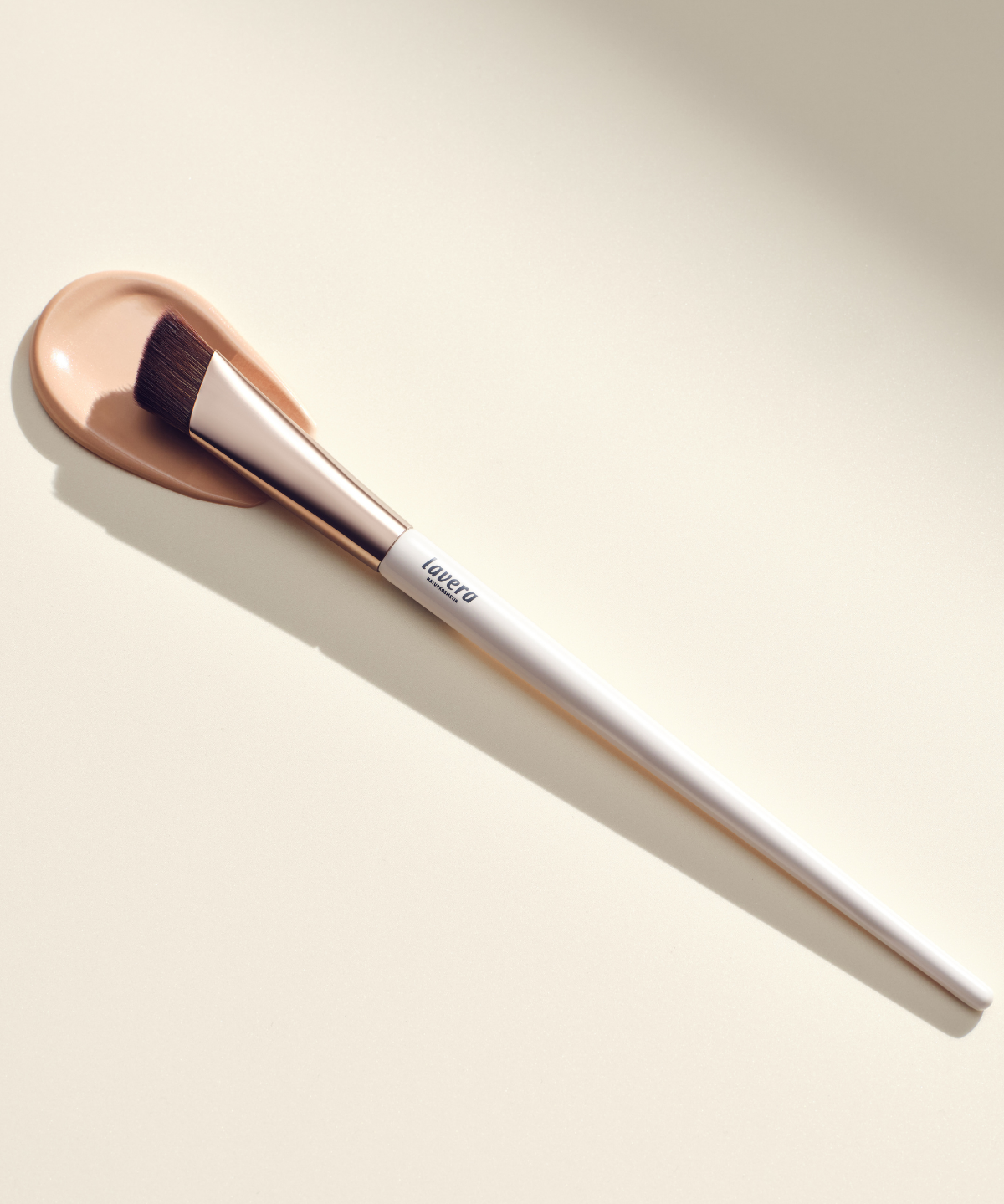 lavera Dream Blend Concealer Brush during application
