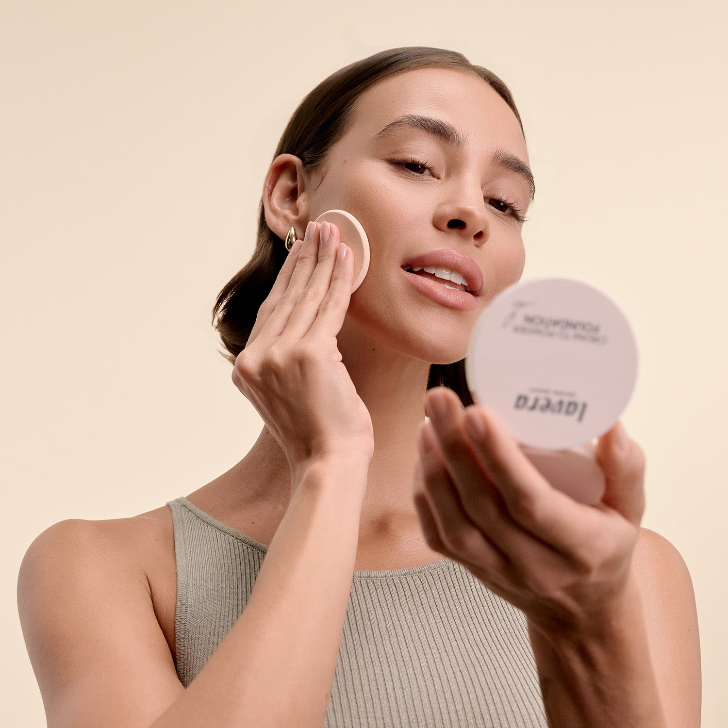 lavera Cream to Powder Foundation -Tanned 02- during application