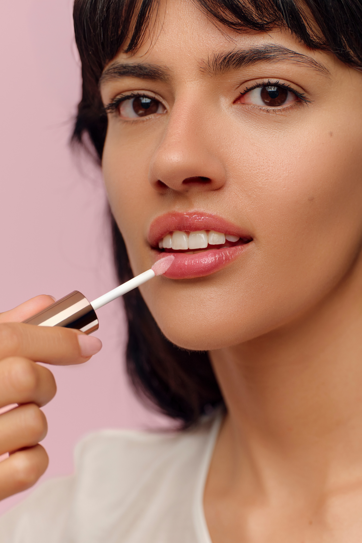 lavera Wonder Lip Elixir -Frosted Opal 01- during application