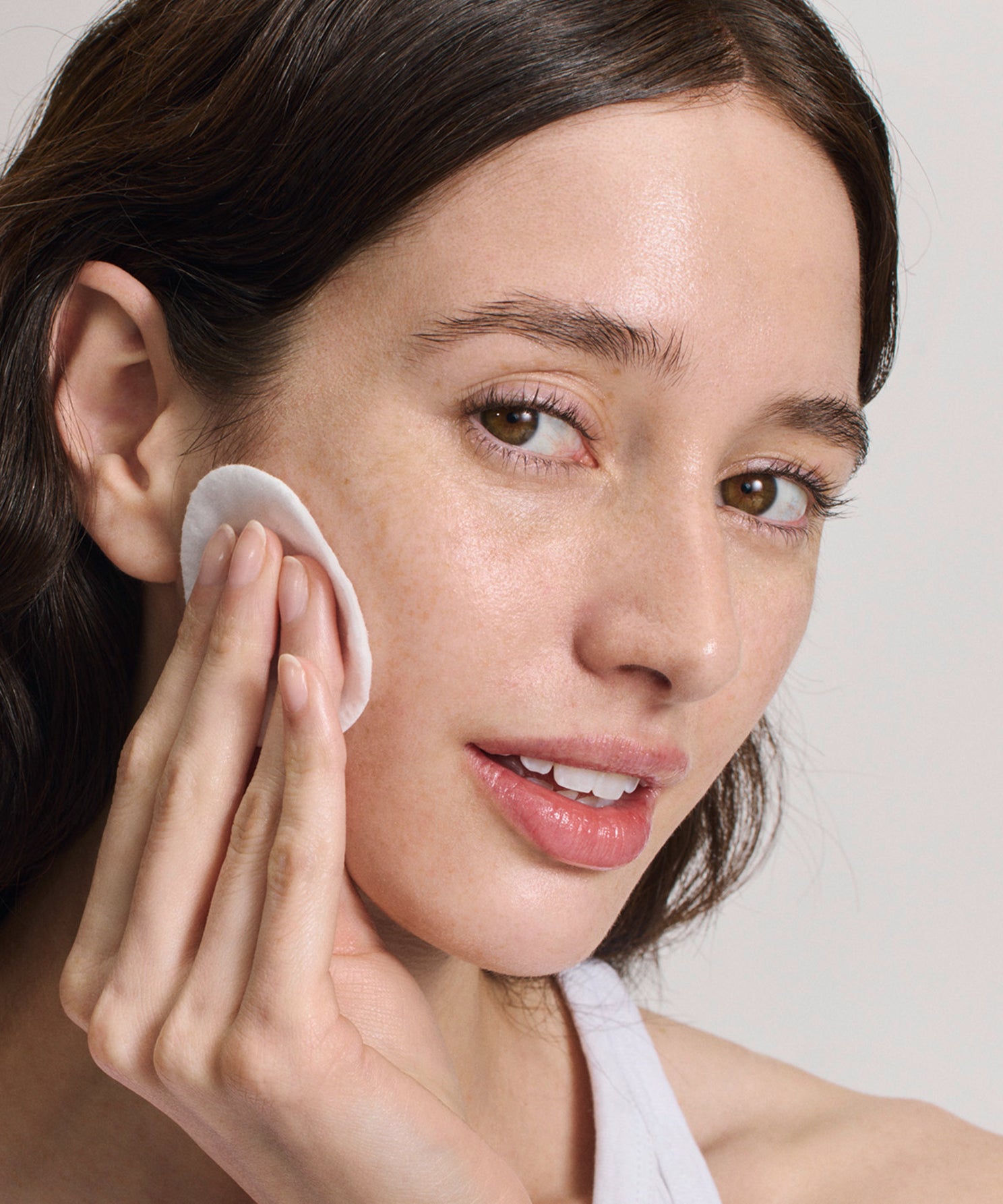 lavera Glow By Nature Liquid Illuminating Refiner during application
