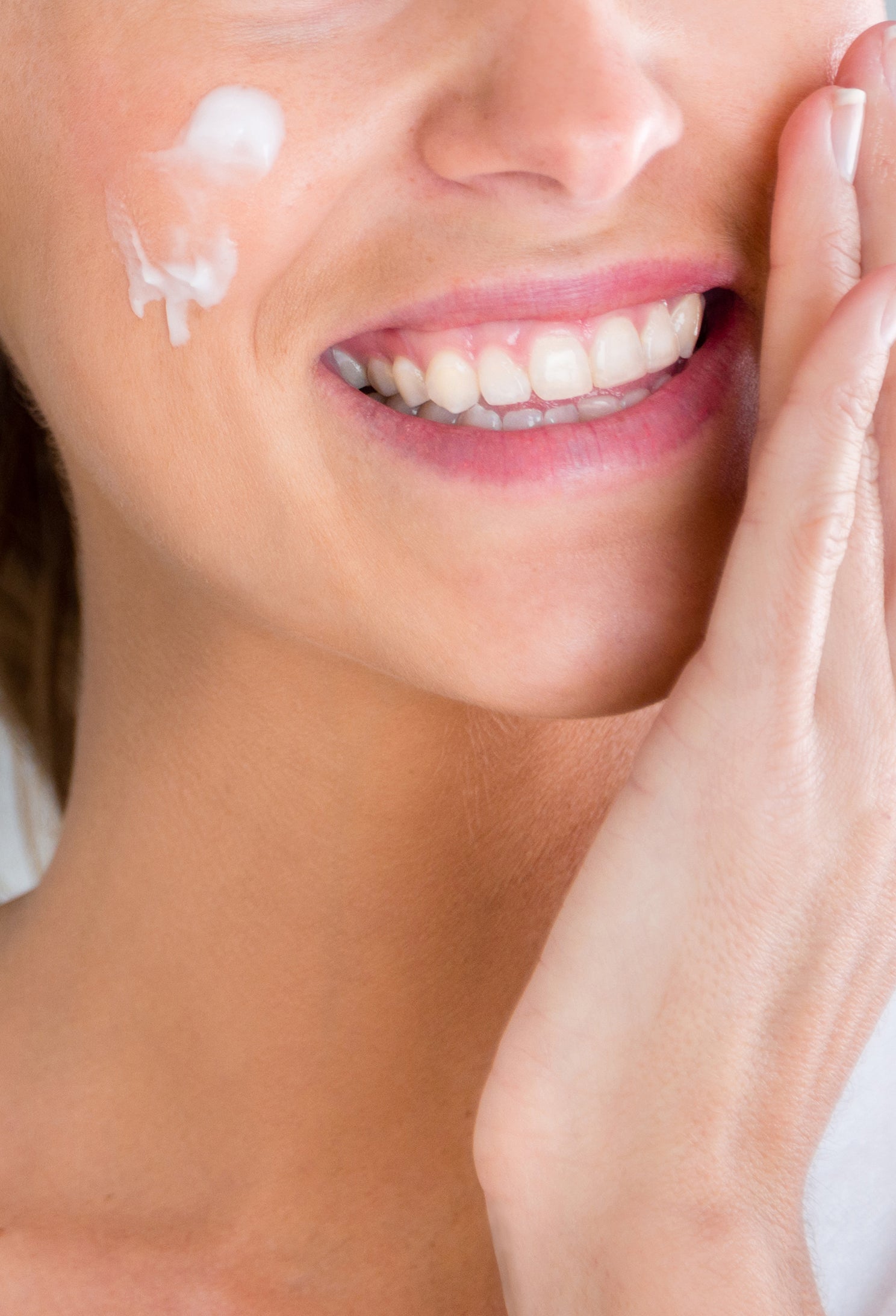lavera Neutral Gesichtscreme during application