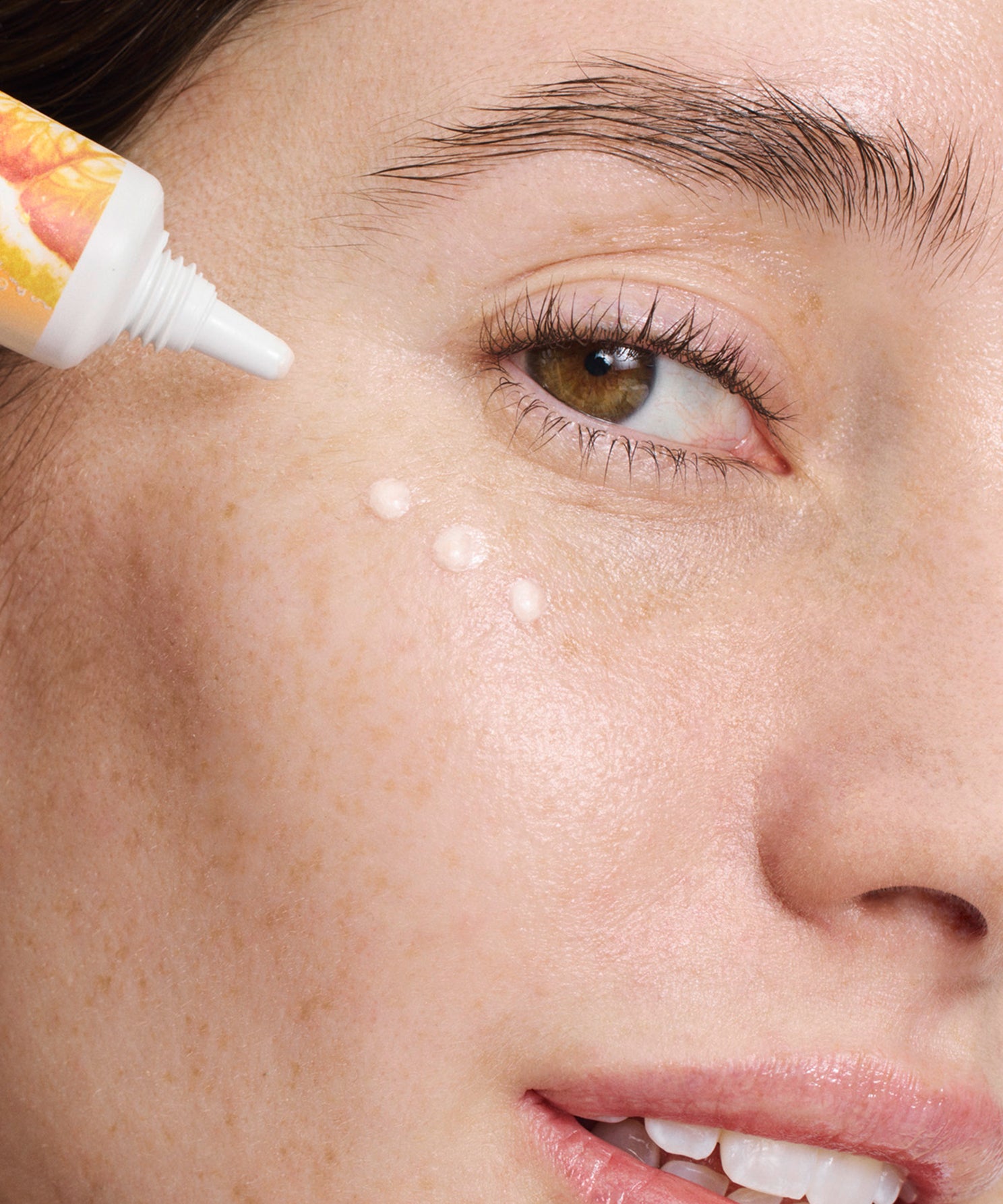 lavera Glow by Nature Illuminating Eye Cream during application