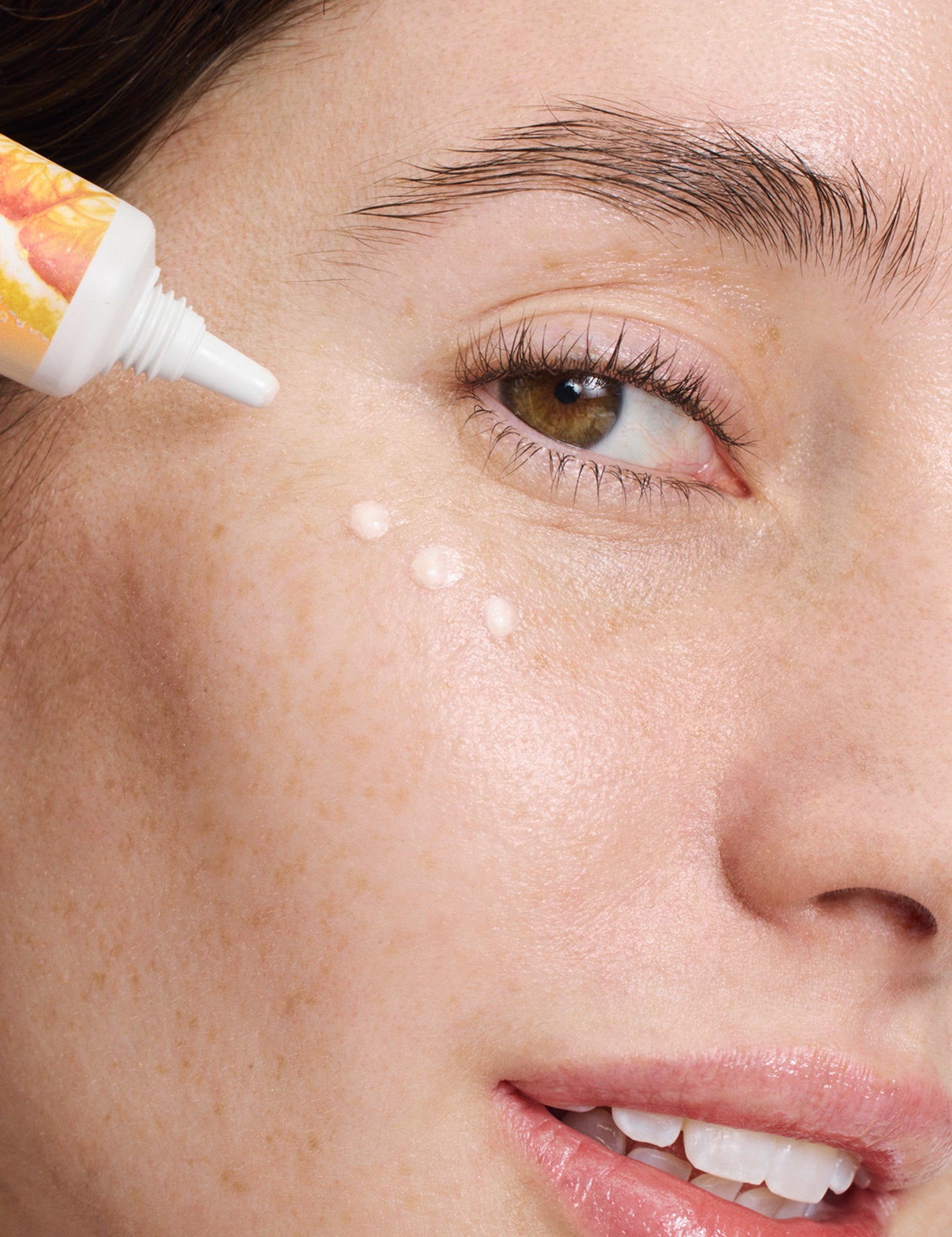 lavera Glow by Nature Illuminating Eye Cream during application