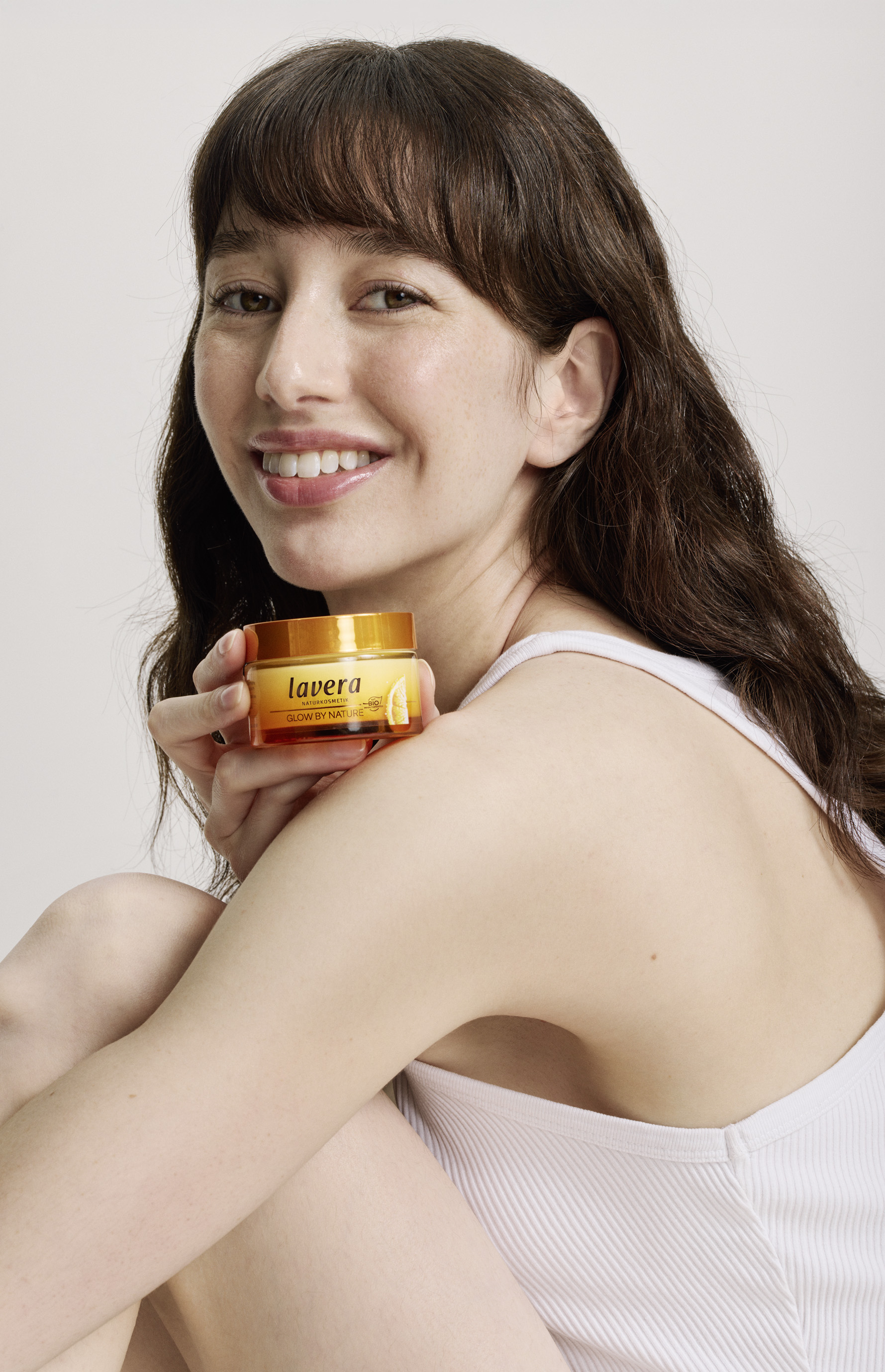 250704_LAVERA_STUDIO_SIDE-MODEL_5108